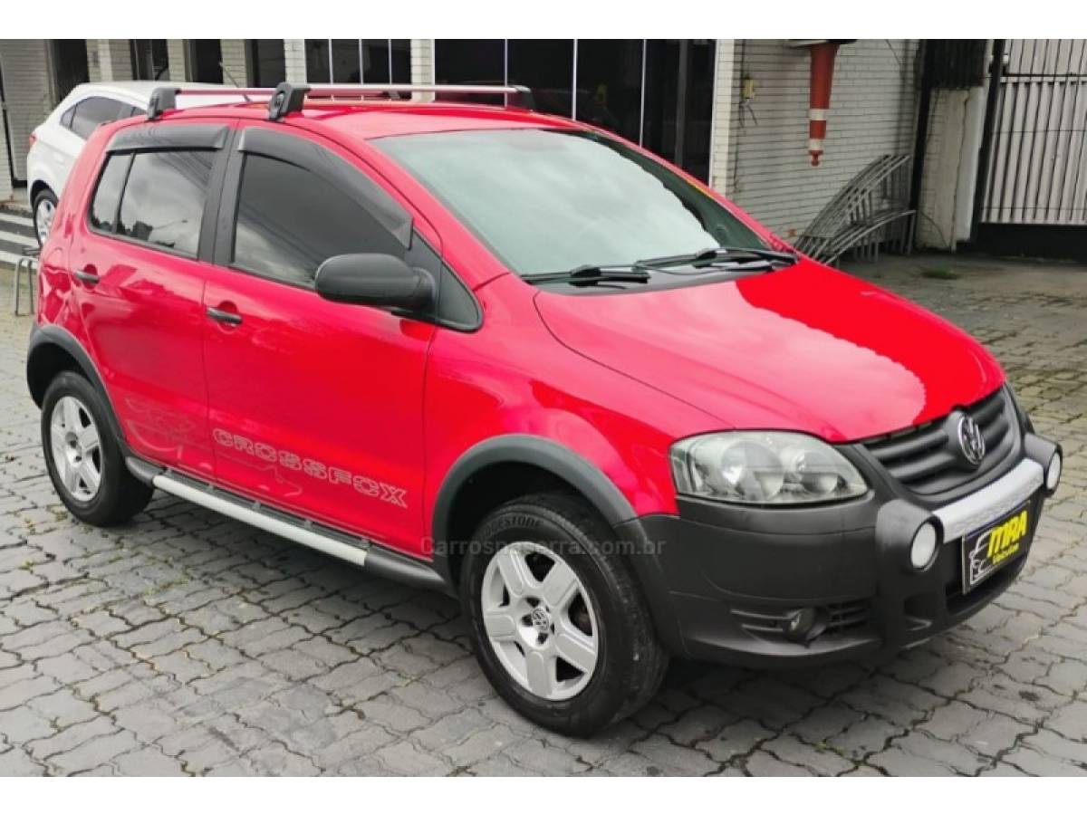 VOLKSWAGEN - CROSSFOX - 2008/2009 - Vermelha - R$ 32.900,00