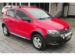 VOLKSWAGEN - CROSSFOX - 2008/2009 - Vermelha - R$ 32.900,00