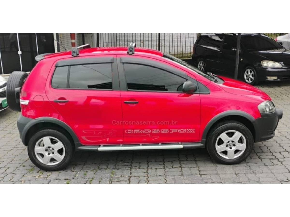 VOLKSWAGEN - CROSSFOX - 2008/2009 - Vermelha - R$ 34.900,00