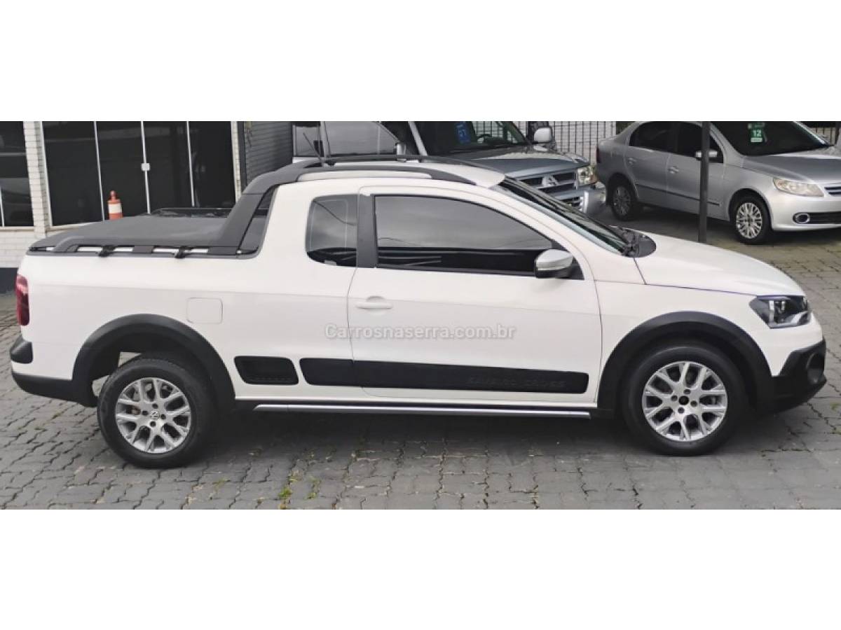 VOLKSWAGEN - SAVEIRO - 2014/2015 - Branca - R$ 67.900,00