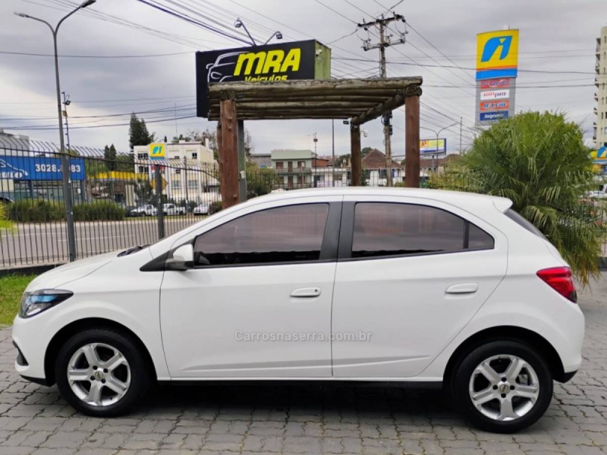 CHEVROLET - ONIX - 2015/2015 - Branca - R$ 47.500,00