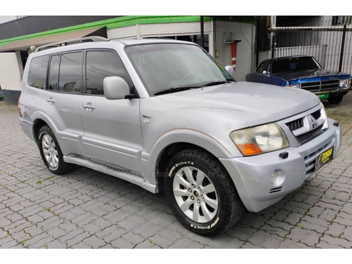 MITSUBISHI - PAJERO FULL - 2006/2007 - Prata - R$ 61.900,00