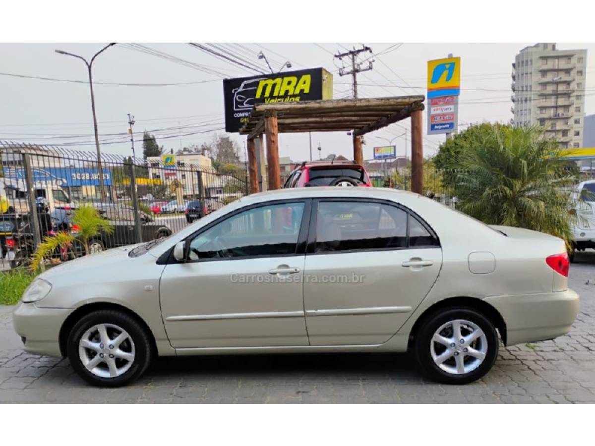 TOYOTA - COROLLA - 2003/2004 - Bege - R$ 37.900,00