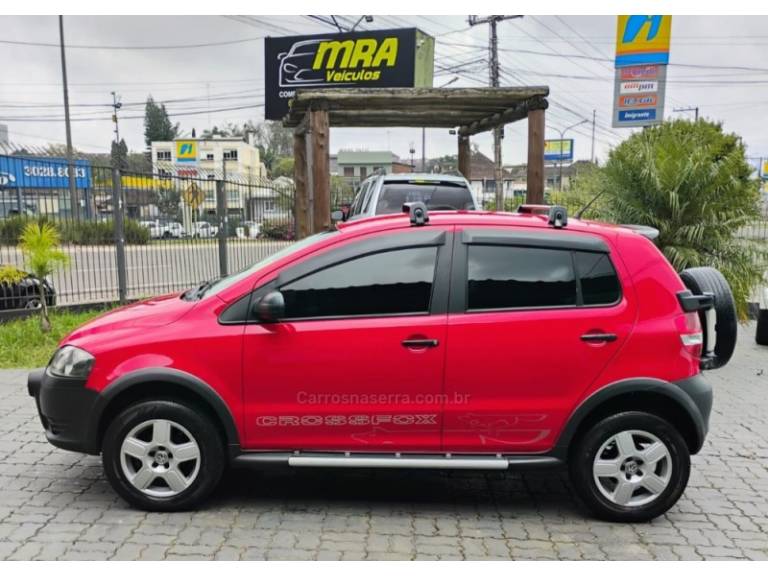 VOLKSWAGEN - CROSSFOX - 2008/2009 - Vermelha - R$ 32.900,00