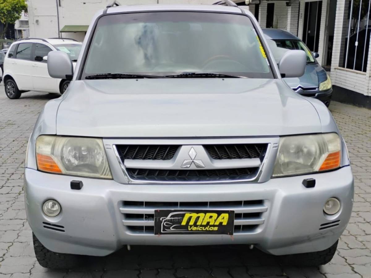 MITSUBISHI - PAJERO FULL - 2006/2007 - Prata - R$ 61.900,00