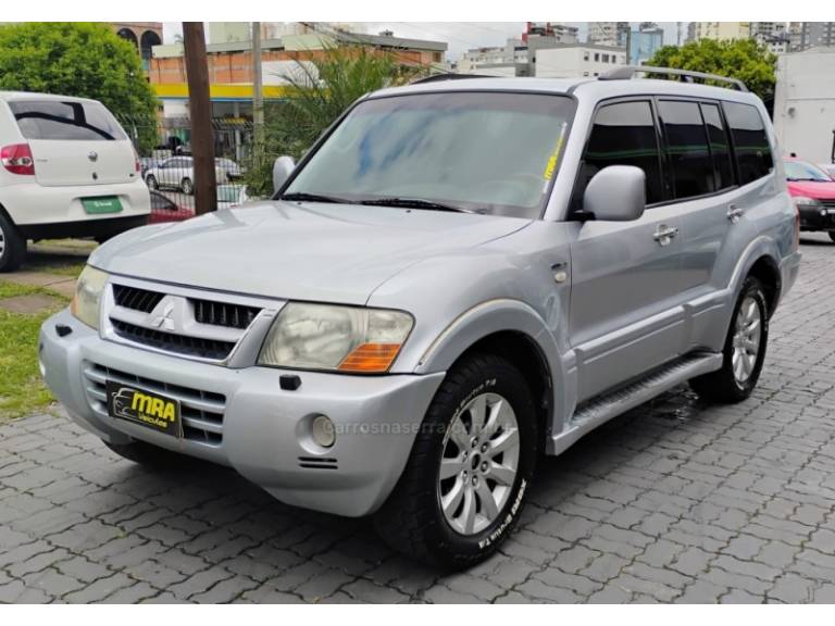 MITSUBISHI - PAJERO FULL - 2006/2007 - Prata - R$ 59.900,00