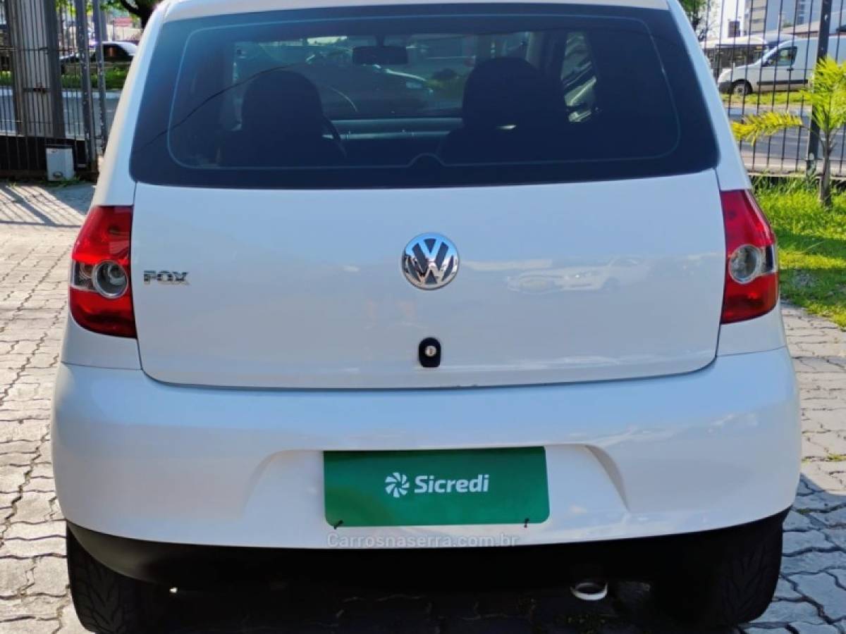 VOLKSWAGEN - FOX - 2006/2007 - Branca - R$ 19.900,00