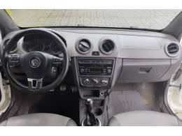 VOLKSWAGEN - SAVEIRO - 2014/2015 - Branca - R$ 69.900,00