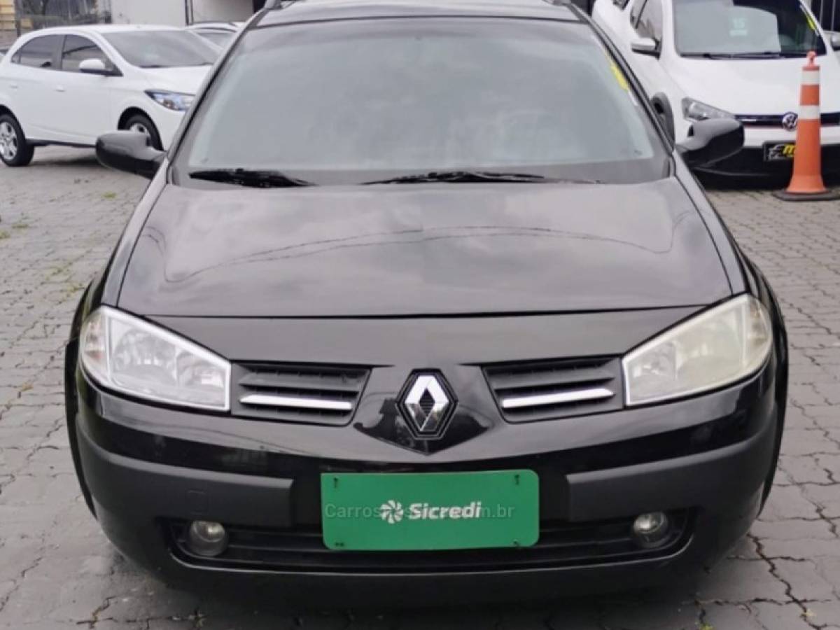 RENAULT - MÉGANE - 2010/2011 - Preta - R$ 33.900,00