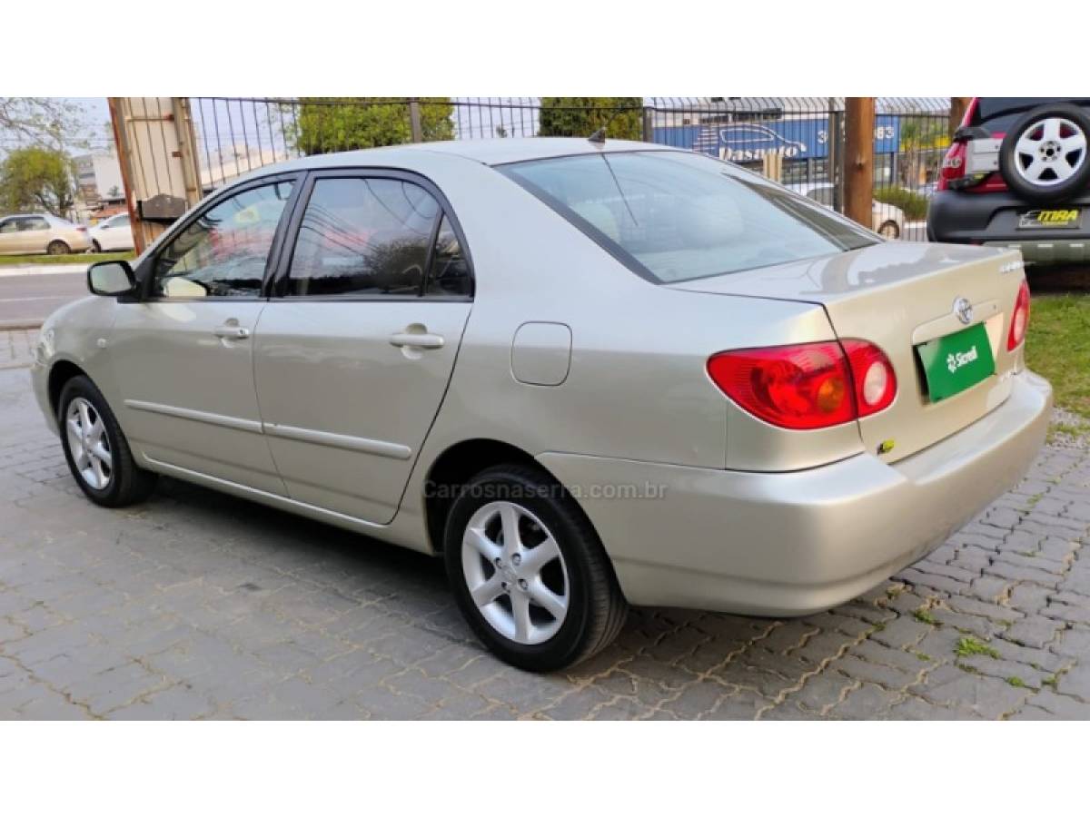 TOYOTA - COROLLA - 2003/2004 - Dourada - R$ 37.900,00