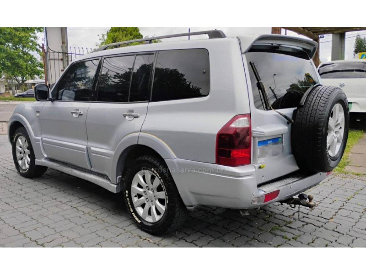 MITSUBISHI - PAJERO FULL - 2006/2007 - Prata - R$ 61.900,00