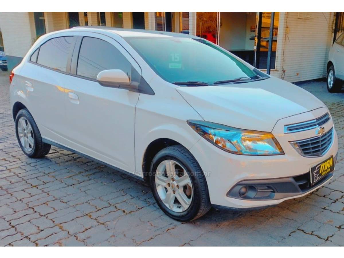 CHEVROLET - ONIX - 2015/2015 - Branca - R$ 47.500,00