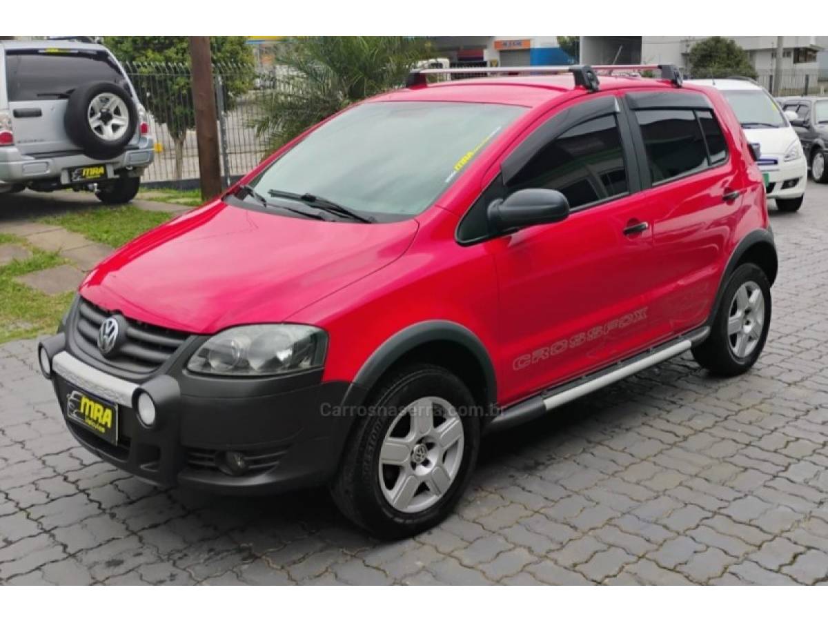 VOLKSWAGEN - CROSSFOX - 2008/2009 - Vermelha - R$ 32.900,00