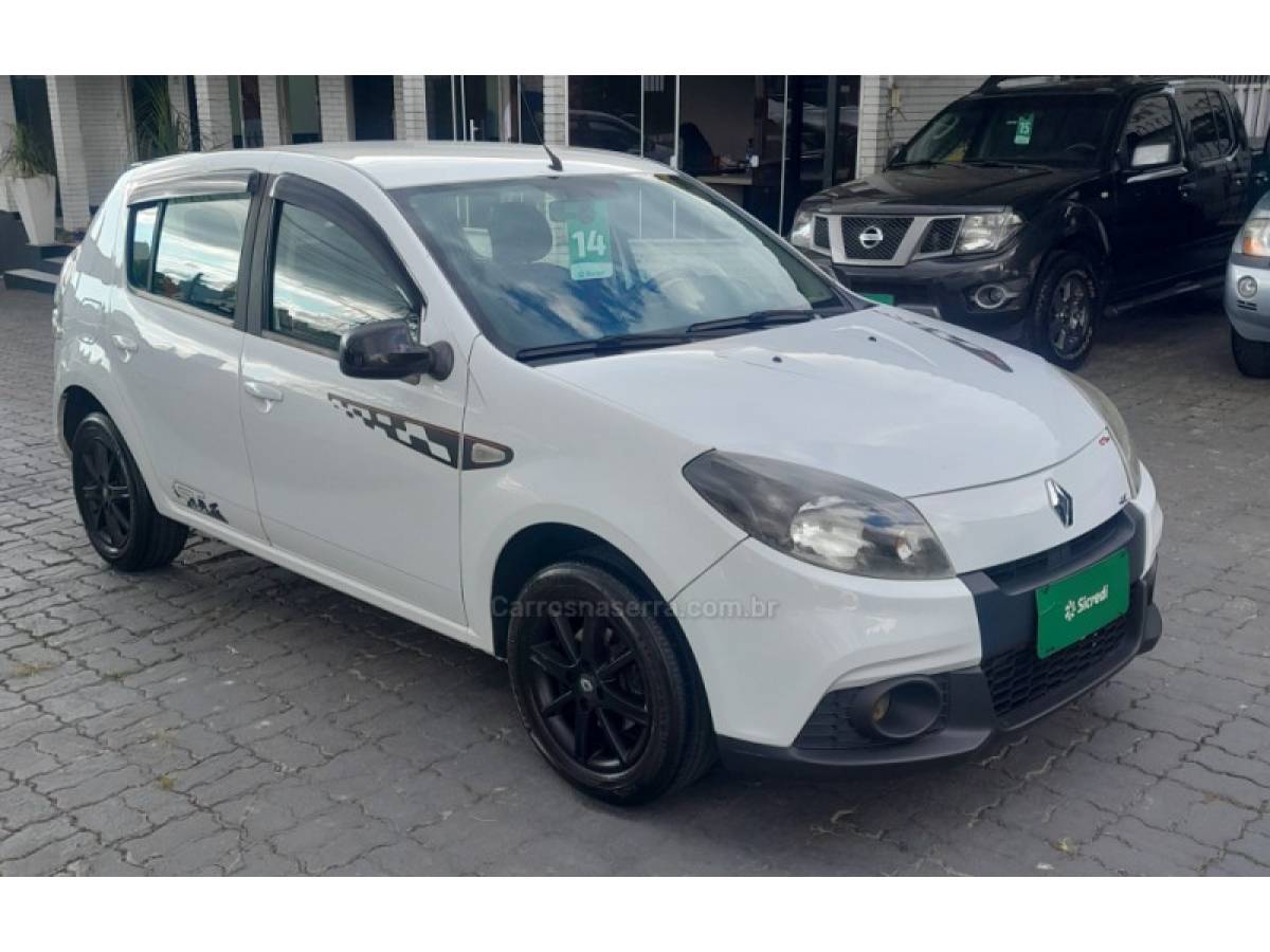 RENAULT - SANDERO - 2013/2014 - Branca - R$ 37.900,00