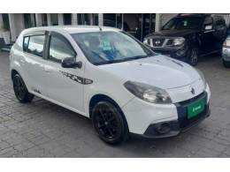 RENAULT - SANDERO - 2013/2014 - Branca - R$ 37.900,00