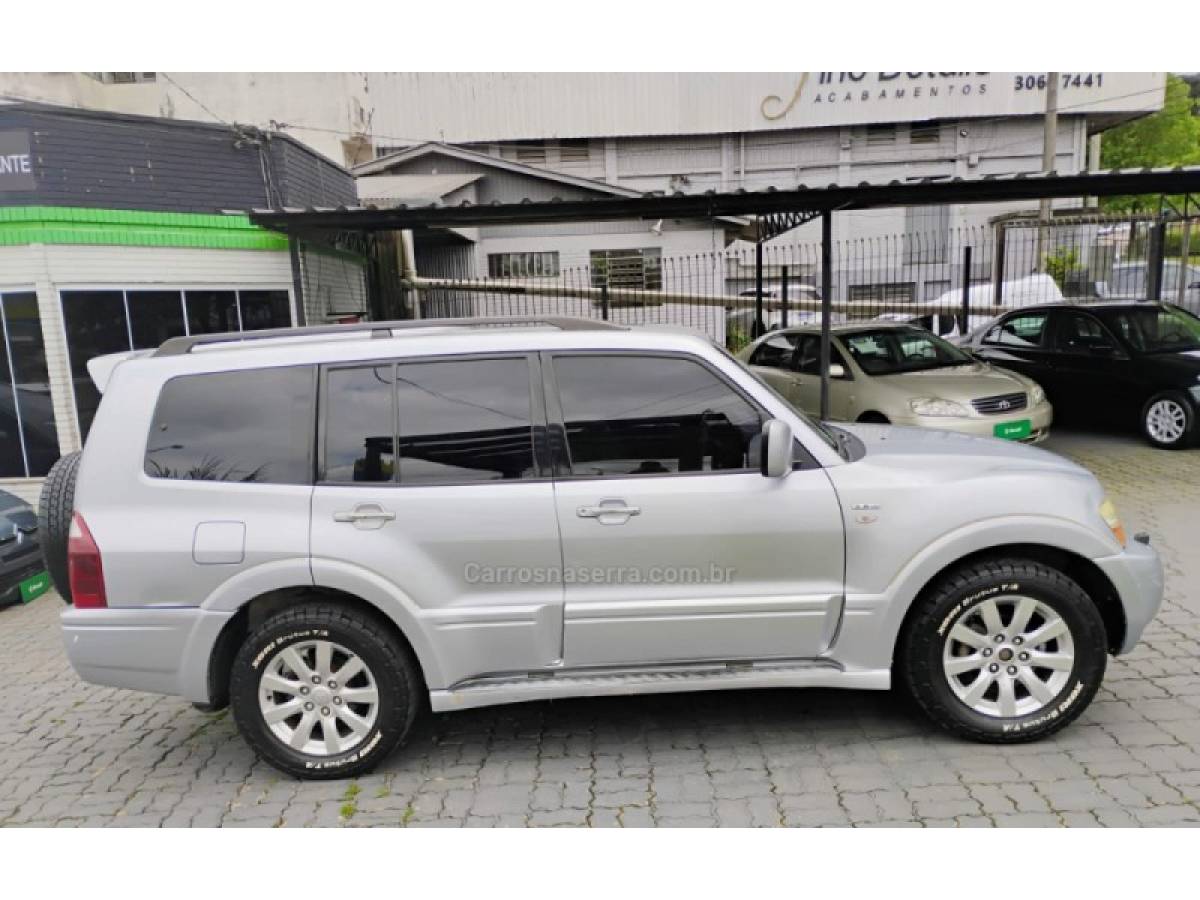 MITSUBISHI - PAJERO FULL - 2006/2007 - Prata - R$ 61.900,00