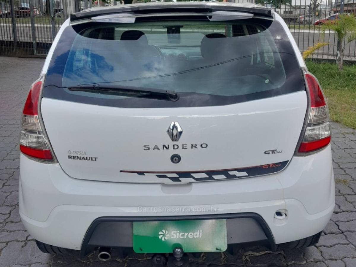 RENAULT - SANDERO - 2013/2014 - Branca - R$ 37.900,00