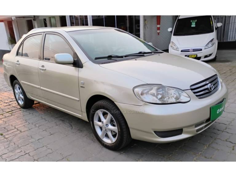 TOYOTA - COROLLA - 2003/2004 - Dourada - R$ 37.900,00