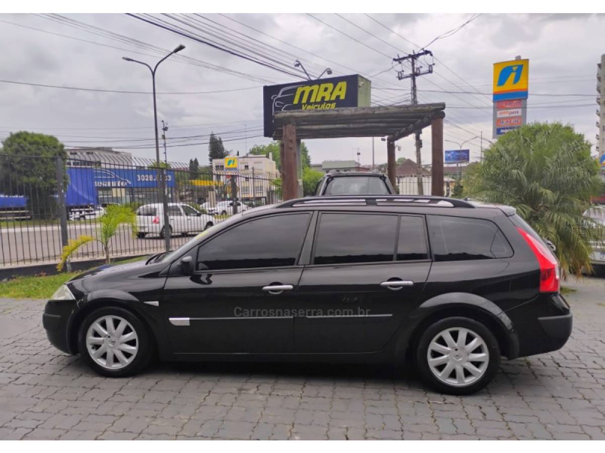 RENAULT - MÉGANE - 2011/2011 - Preta - R$ 33.900,00