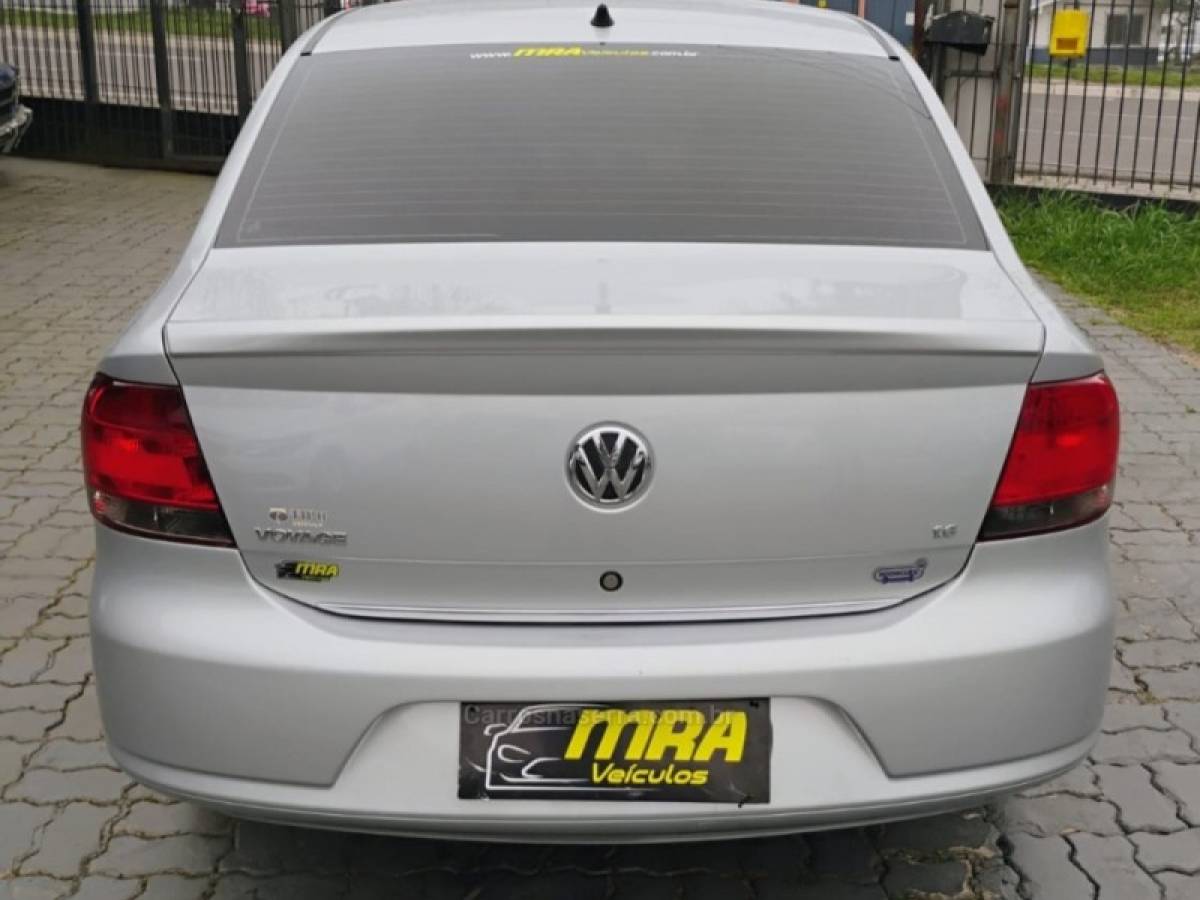 VOLKSWAGEN - VOYAGE - 2012/2012 - Prata - R$ 37.900,00