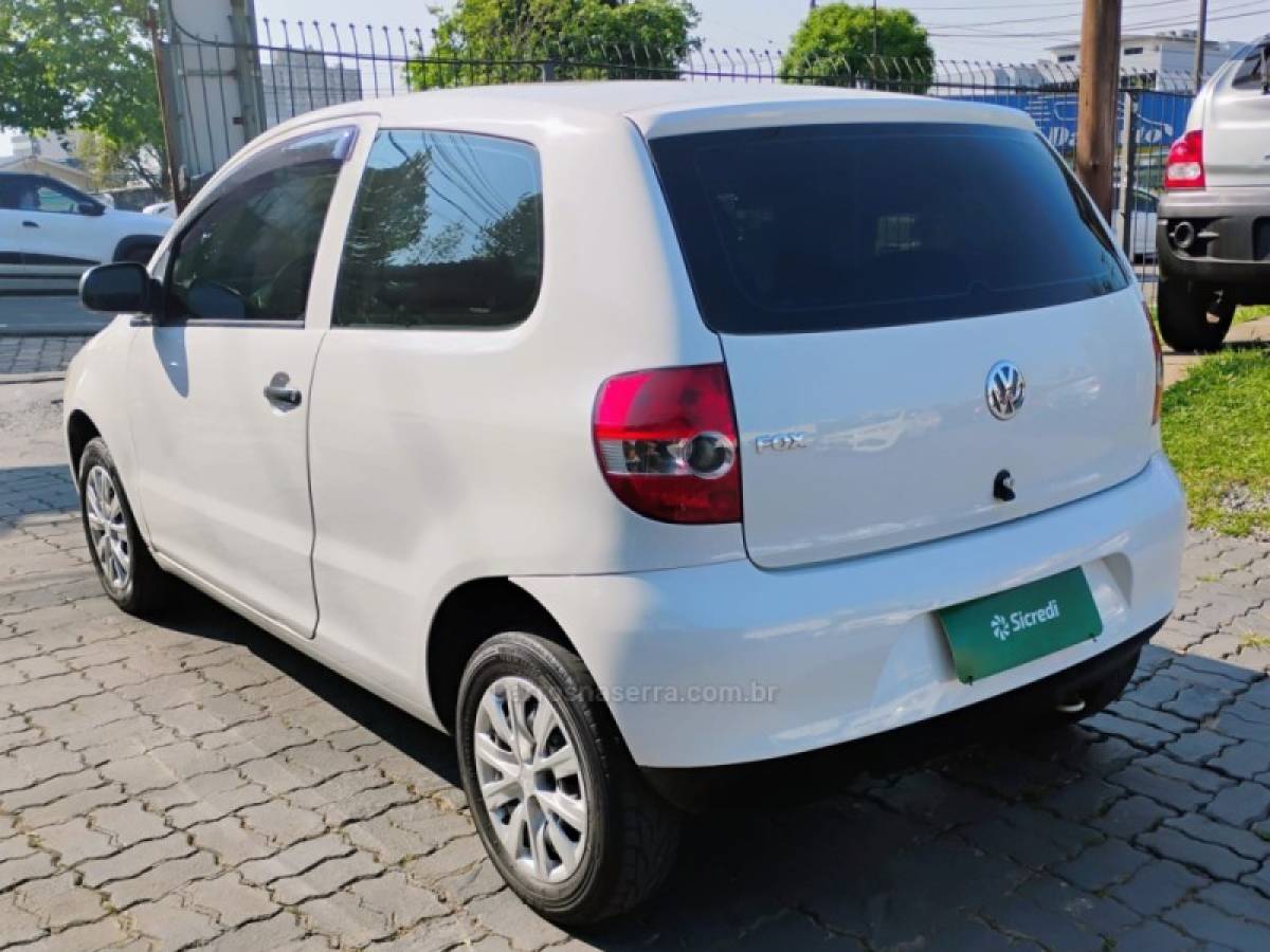 VOLKSWAGEN - FOX - 2006/2007 - Branca - R$ 19.900,00