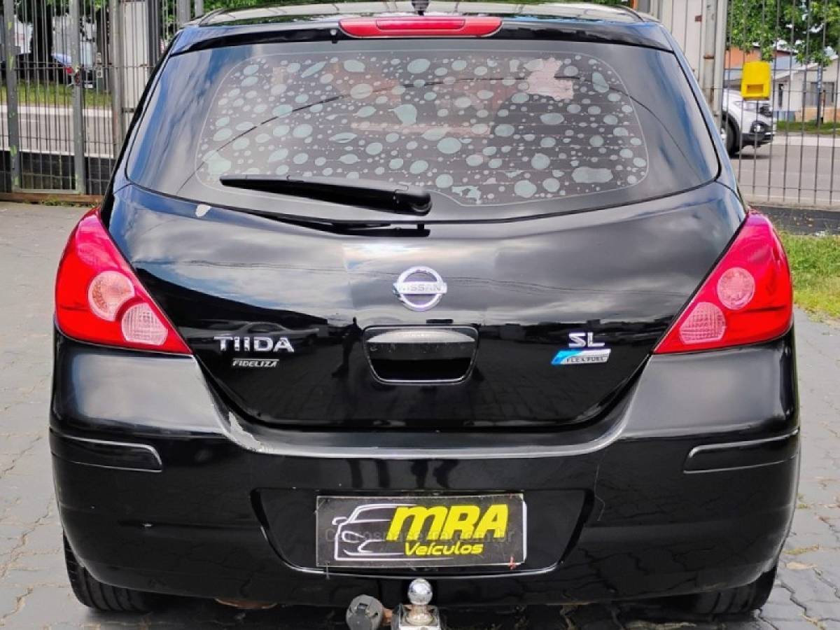 NISSAN - TIIDA - 2010/2011 - Preta - R$ 34.900,00