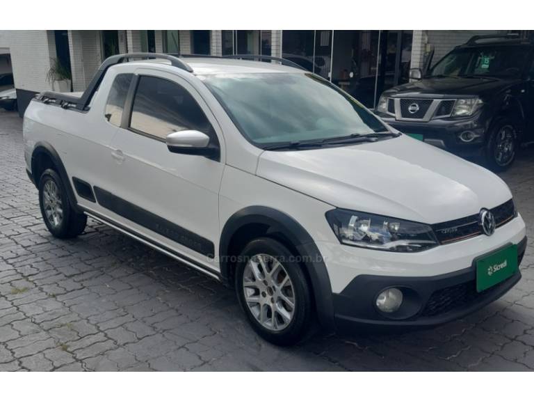 VOLKSWAGEN - SAVEIRO - 2014/2015 - Branca - R$ 67.900,00