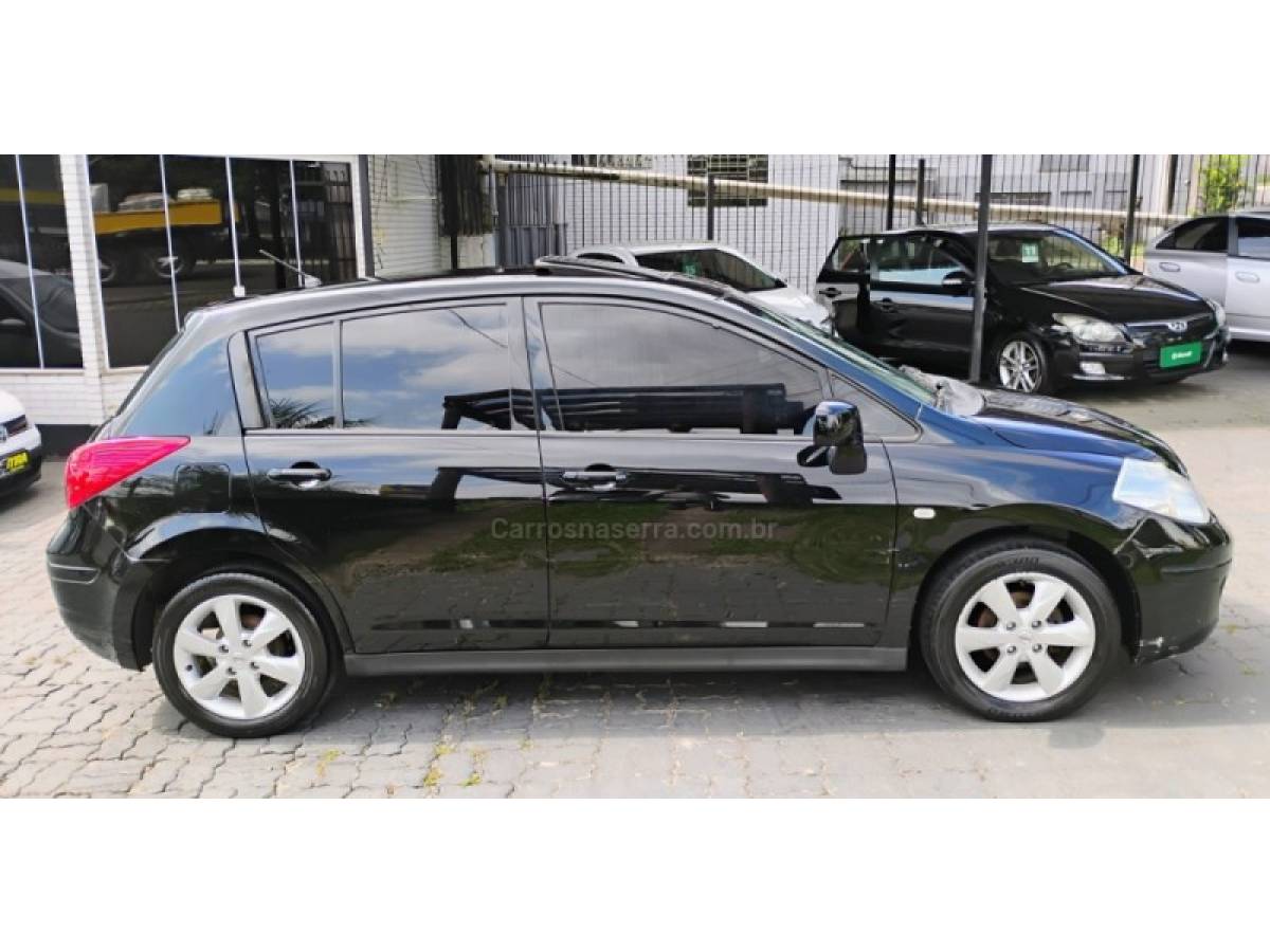 NISSAN - TIIDA - 2010/2011 - Preta - R$ 34.900,00