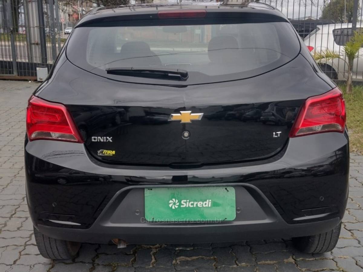 CHEVROLET - ONIX - 2018/2018 - Preta - R$ 52.900,00