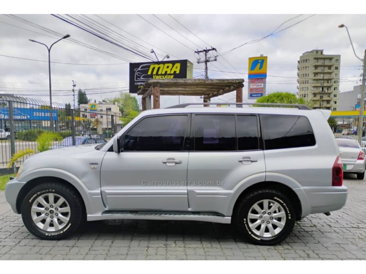 MITSUBISHI - PAJERO FULL - 2006/2007 - Prata - R$ 59.900,00