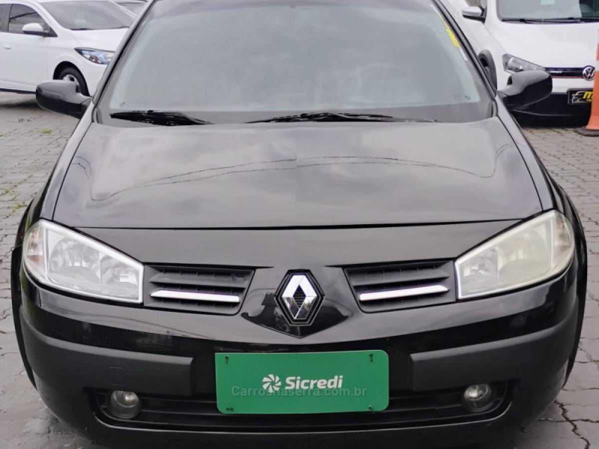 RENAULT - MÉGANE - 2011/2011 - Preta - R$ 33.900,00